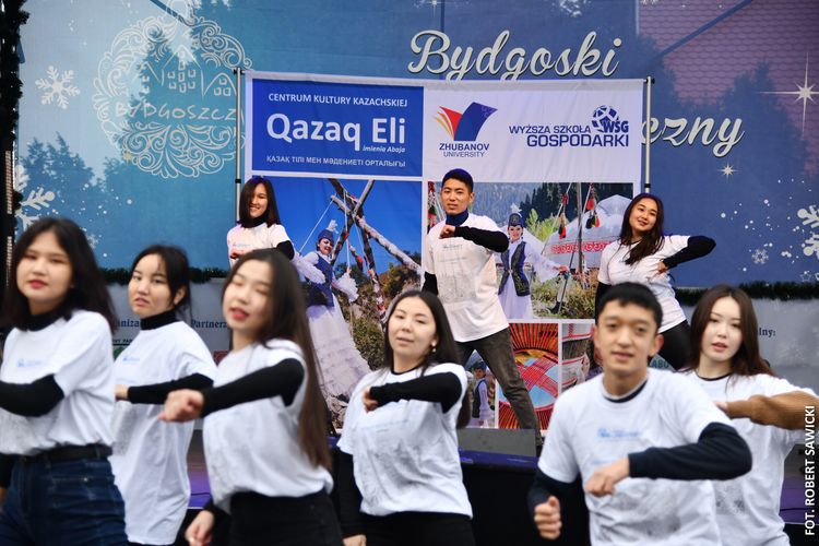 Występ młodzieży z Kazachstanu
